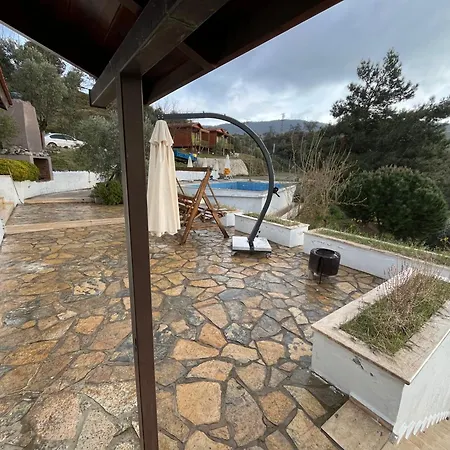 Couette-café Sirince Citak Konaklari - Panoramik Manzarali Kral Dairesi *